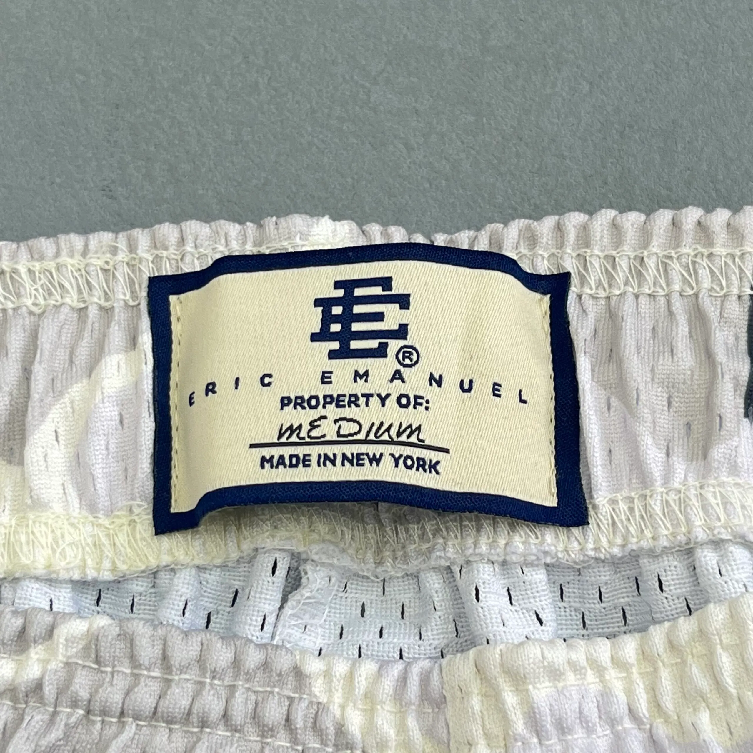 EE Basic short Front white EE Basic short Front white